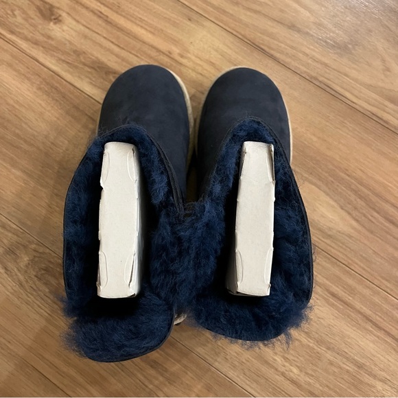 UGG AUSTRALIA Selene Boot - Picture 3 of 8